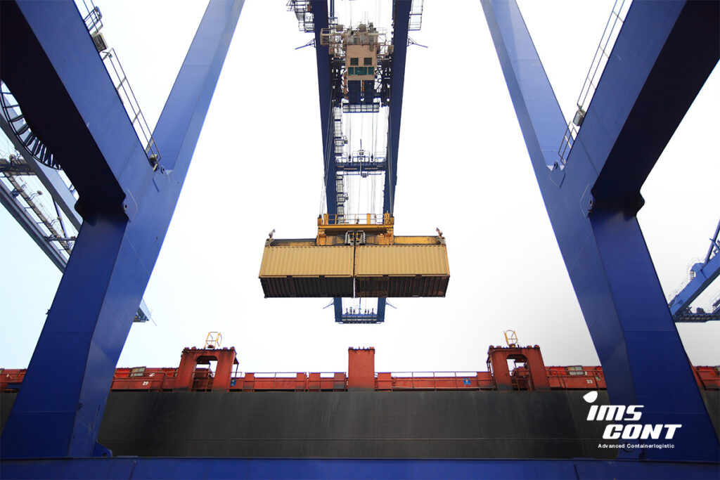 Logistika lodných kontajnerov od IMS cont zahŕňa dopravu, manipuláciu a doručenie kontajnera na miesto určenia.