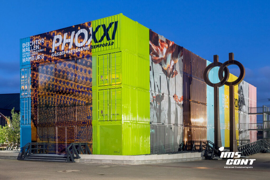 Kúpený lodný kontajner od IMS cont upravený na PHOXXI arénu v Hamburgu. 
