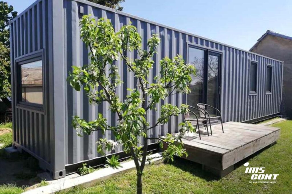 Kúpený lodný kontajner od IMC cont upravený na dlhodobé využitie ako tiny house. 